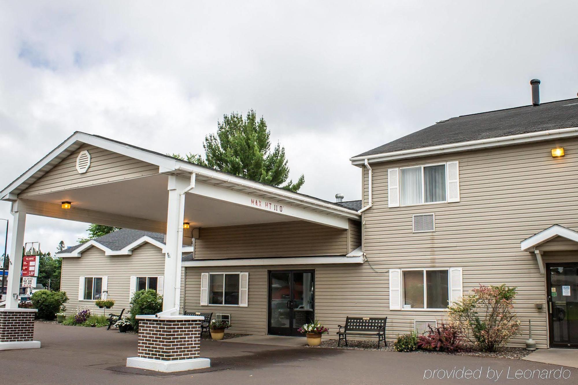 Quality Inn Айронвуд Экстерьер фото