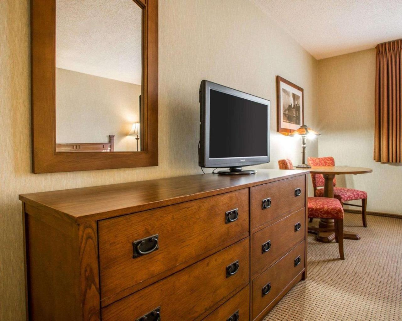 Quality Inn Айронвуд Экстерьер фото