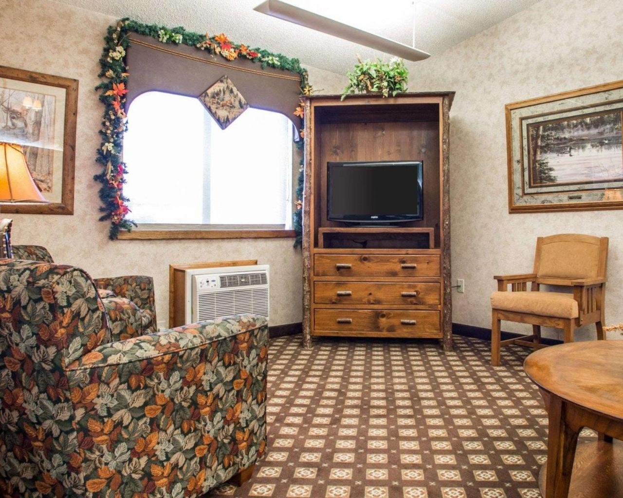 Quality Inn Айронвуд Экстерьер фото